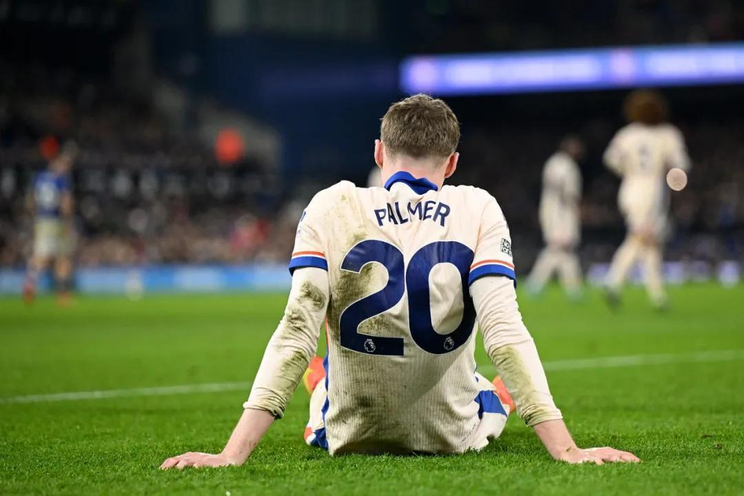 切尔西训练开放日；关键时刻门线救险引欢呼；亚冠在即；年轻球员得到机会 