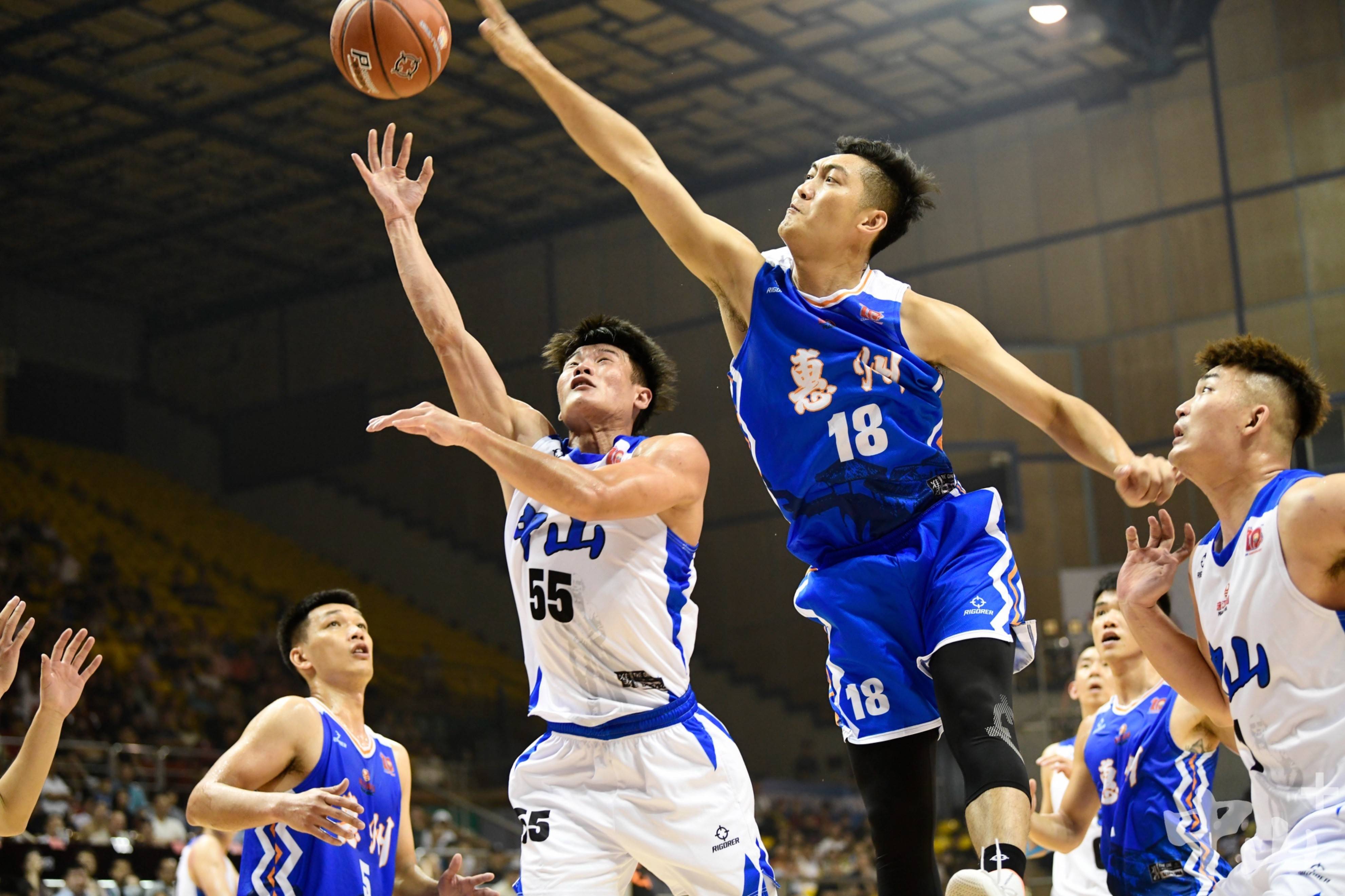 今夜CBA常规赛传出新动向，山东泰山扳平良机，管理层表态——底气十足，更衣室氛围转暖(山东泰山队最新消息今天)