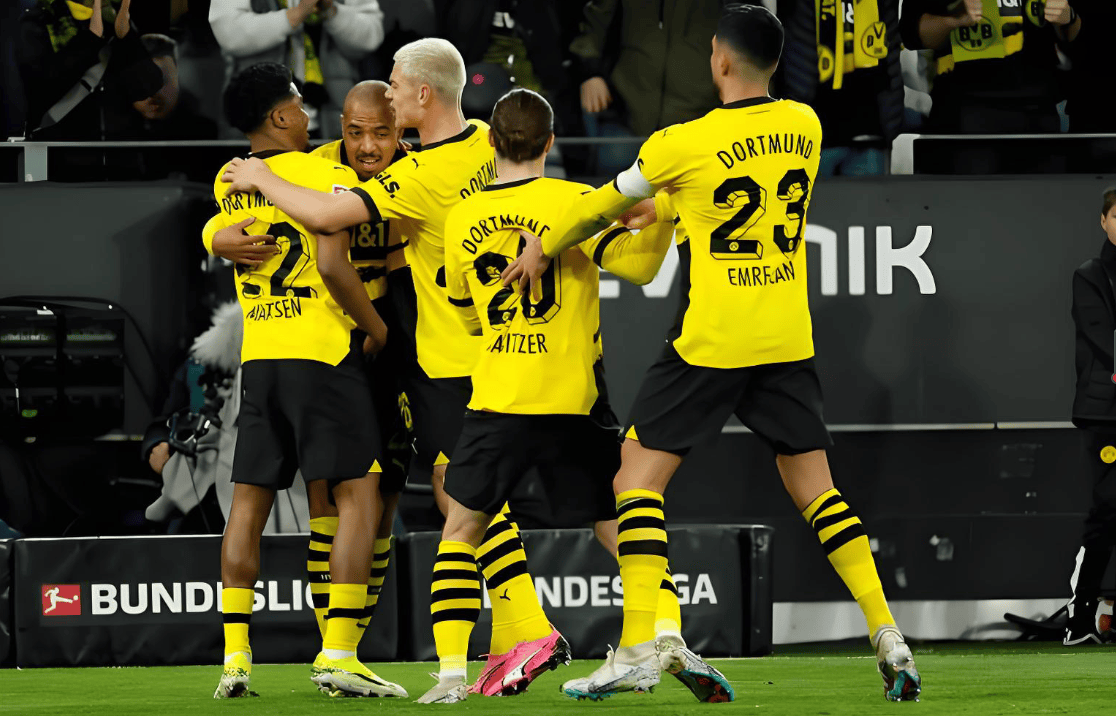 加时末段多特蒙德调整名单以备西甲，战术微调环节打磨，球迷炸锅，临场指挥获称赞(多特蒙德主力阵容2024)