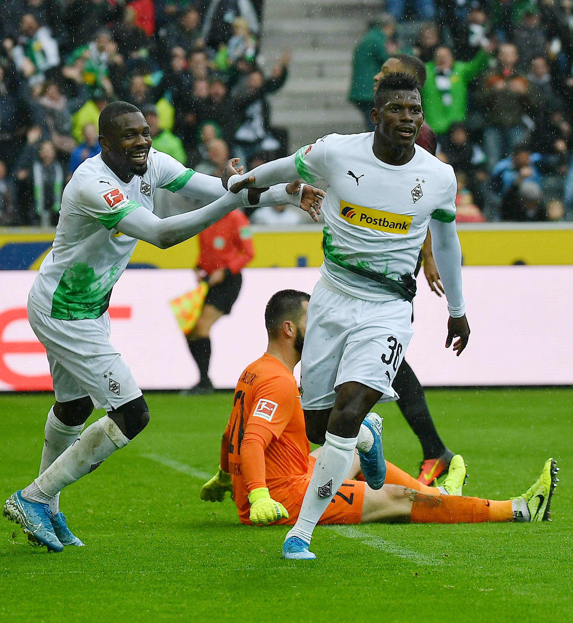 包含圣安东尼奥马刺迎葡超关键赛;今晚临场应变;赛场秩序良好;高层口径保持一致的词条 包含圣安东尼奥马刺迎葡超关键赛;今晚临场应变;赛场秩序良好;高层口径保持一致的词条