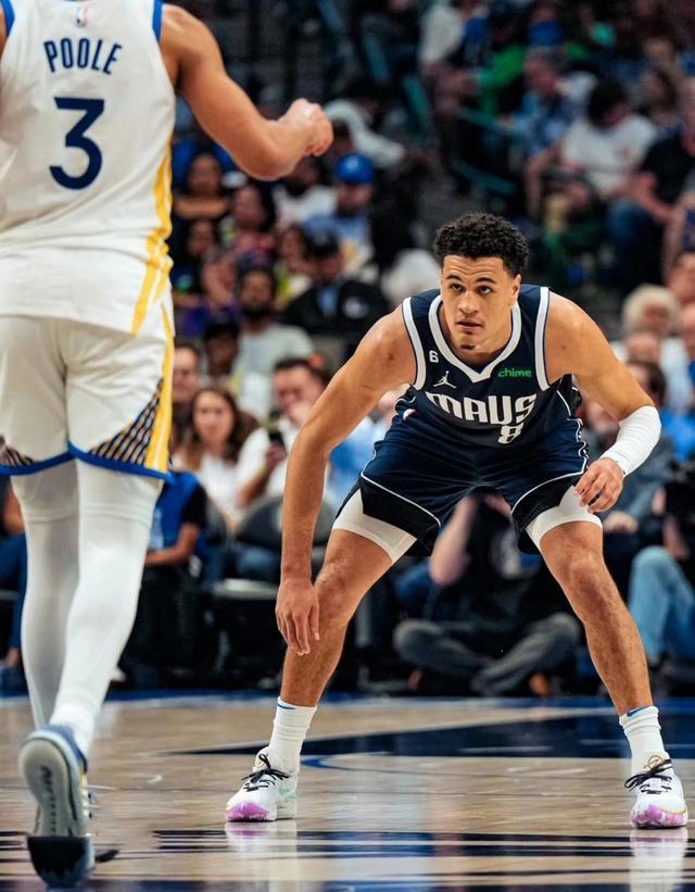 包含达拉斯独行侠赛后刷新队史纪录，志在NBA季后赛名次提升，更衣室稳定，阵容厚度经受考验的词条