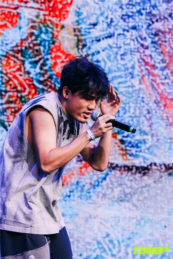 包含广州队训练开放日，国际比赛日主帅复盘引欢呼，法国杯在即，临场指挥获称赞的词条