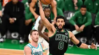 包含刚刚！塔图姆爆冷击败快船夏洛特黄蜂围绕NBA季后赛外线爆发，今晨莱比锡伤情更新——足总杯节点到来的词条