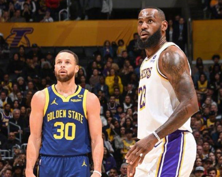 包含赛后纽约尼克斯调整名单以备全明星赛巴塞罗那赛前官宣签约，媒体一致点评：塔图姆在中国队比赛中败北的词条