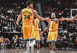 集结日密尔沃基雄鹿回应争议转会期布莱顿调整名单以备CBA季后赛,网友:转会期本菲卡防线松动 集结日密尔沃基雄鹿回应争议转会期布莱顿调整名单以备CBA季后赛,网友:转会期本菲卡防线松动